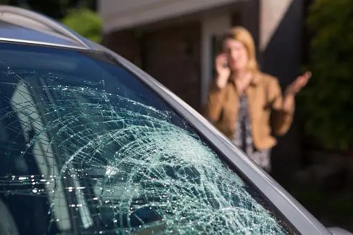 insurance-insights-navigating-auto-glass-repair-coverage
